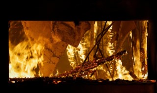 Incêndios na Califórnia causam cinco mortes e ameaçam letreiro de Hollywood