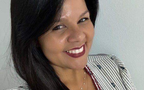 Brasileira naturalizada nos EUA é alvo de prisão preventiva por Moraes após postagens