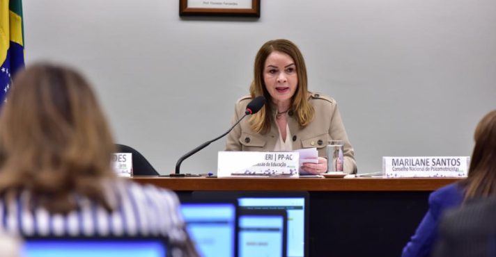 Deputada Socorro Neri propõe lei para tipificar estelionato sentimental com penas severas