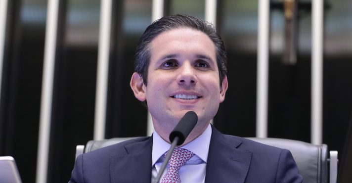 Hugo Motta: A Nova Esperança na Democracia Brasileira e o Papel da Constituição