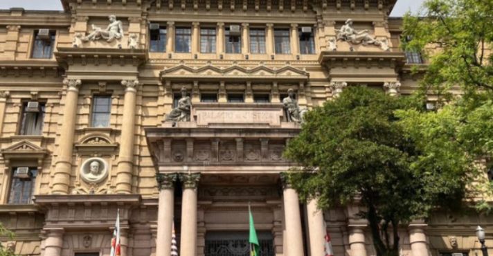 Juízes do TJSP superam ministros do STF em salários e geram controvérsia