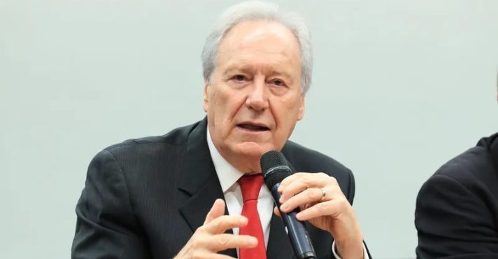 Lewandowski decide divulgar seu cartão de vacina após imposição de sigilo de cem anos