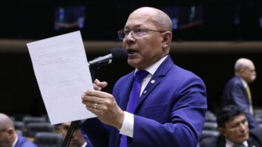 Lula critica protecionismo de Trump e defende reciprocidade comercial entre Brasil e EUA