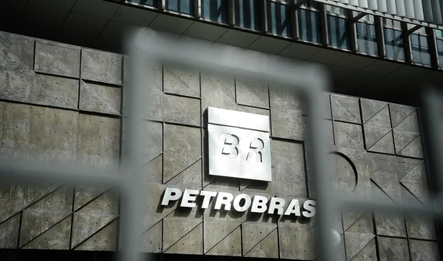 Petrobras revela queda de 70,6% no lucro em 2024, surpreendendo mercado financeiro