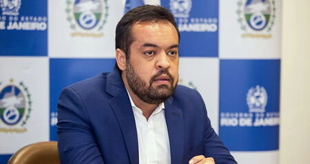 Cláudio Castro promete resposta severa após ataque a delegacia e critica direitos humanos