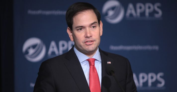Marco Rubio defende liberdade de expressão e critica interpretações históricas sobre nazismo