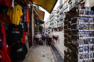 Câmara de Lisboa pede ao Governo fim do licenciamento zero para controlar lojas de souvenirs