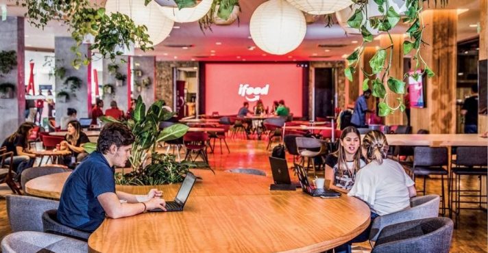 Prosus compra Just Eat por R$ 24,6 bilhões e busca se tornar líder mundial em entregas