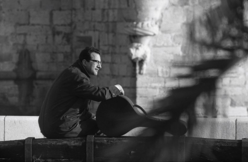 A Amizade e a Arte: Imagens de Carlos Paredes por Augusto Cabrita