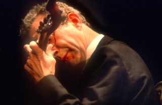 Eventos Culturais em Destaque: Dança, Música e Teatro Entre Paredes e Monk