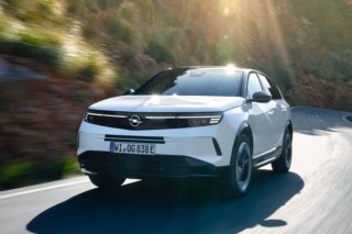 Novo Opel Grandland híbrido oferece 87 km de autonomia elétrica e design renovado