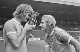 Denis Law: Entre lendas e polêmicas no futebol inglês