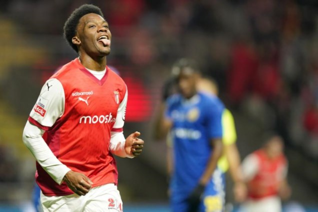 O retorno do futebol caseiro: desafios e expectativas para os grandes clubes