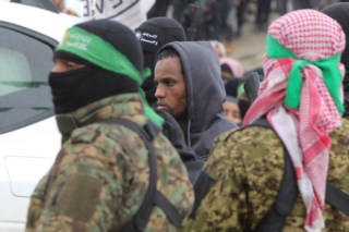 Hamas liberta cinco reféns em troca de prisioneiros palestinianos após confirmação de morte de Shiri Bibas