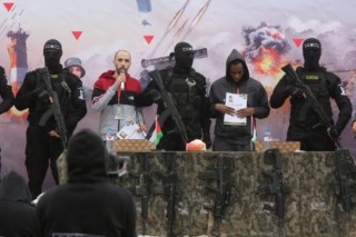 Hamas liberta cinco reféns em troca de prisioneiros palestinianos após confirmação de morte de Shiri Bibas