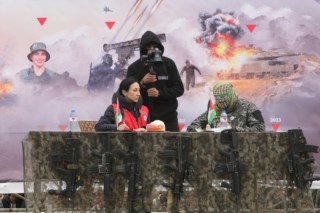 Hamas liberta cinco reféns em troca de prisioneiros palestinianos após confirmação de morte de Shiri Bibas