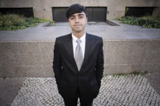 A jornada de Abdul: De refugiado afegão a estudante e trabalhador em Portugal