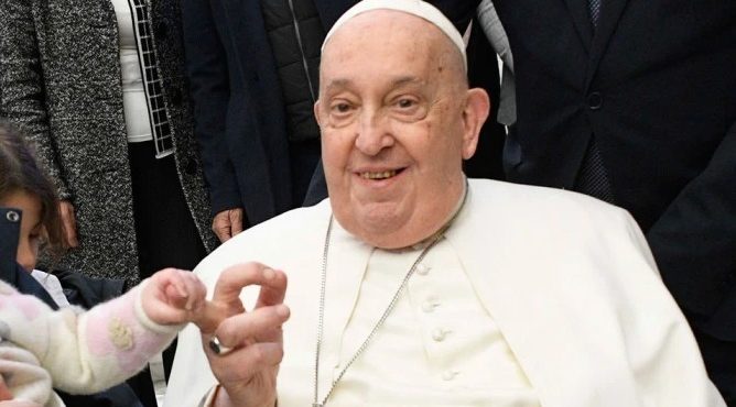 Estado de saúde do papa Francisco: atualizações e apelos por orações