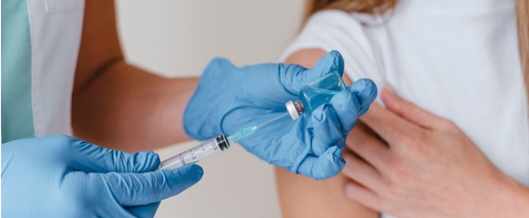 Universidade Yale revela pesquisa sobre síndrome rara após vacinação contra covid-19