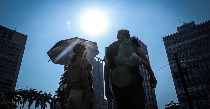 O Brasil vive uma quarta-feira de calor intenso e tempestades iminentes em todo o país