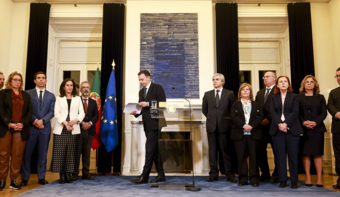 A Crise Política e a Possível Queda do Governo em 24 Dias