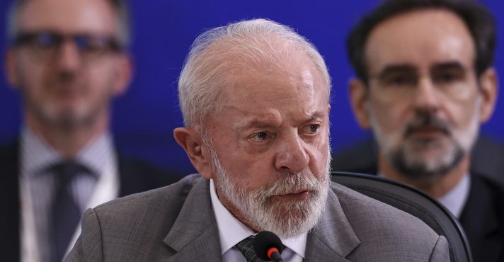 Lula proíbe aumento da tarifa de Itaipu para manter preço da energia até o fim do ano