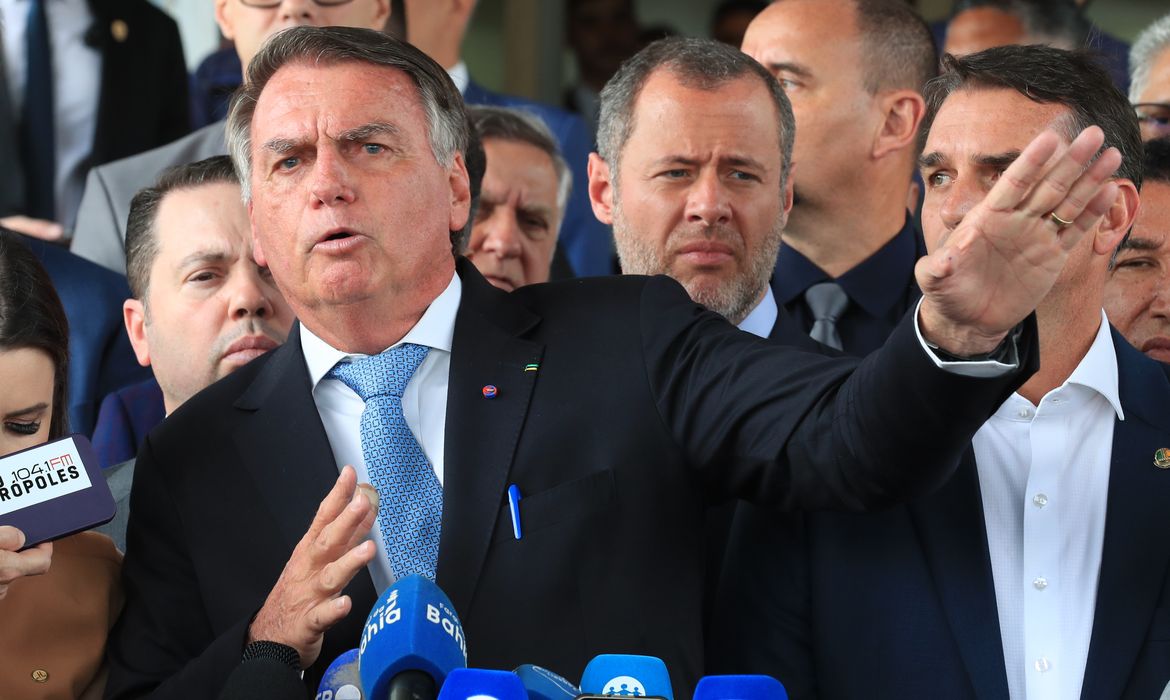 Supremo torna Bolsonaro e aliados réus por suposta trama golpista contra Lula