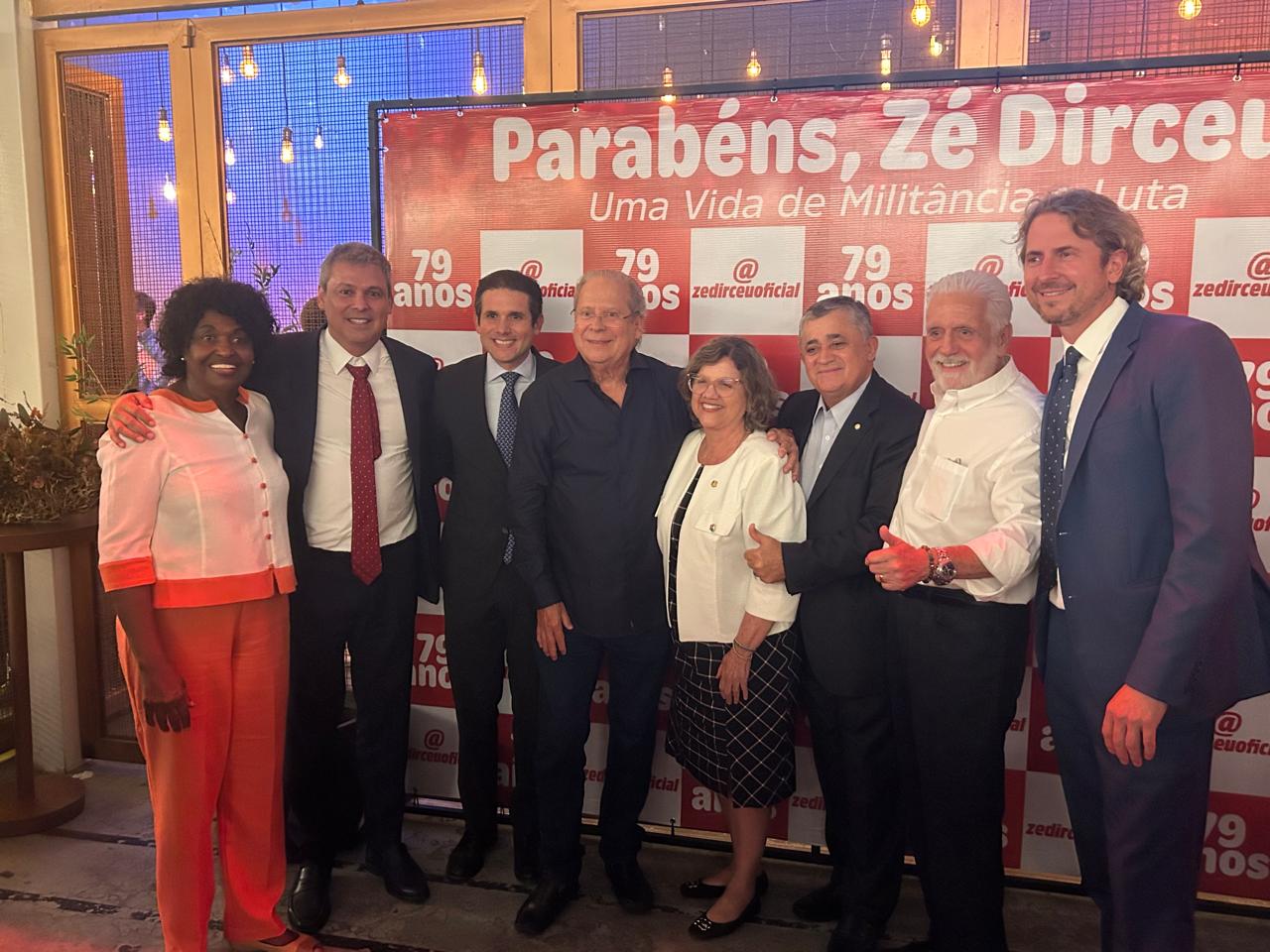 José Dirceu celebra 79 anos com festa em Brasília reunindo figuras importantes da política