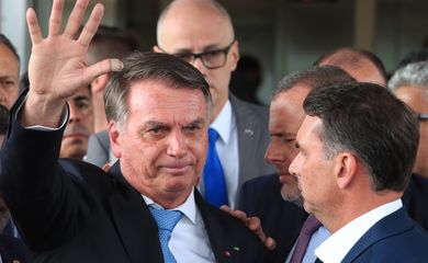 Supremo torna Bolsonaro e aliados réus por suposta trama golpista contra Lula