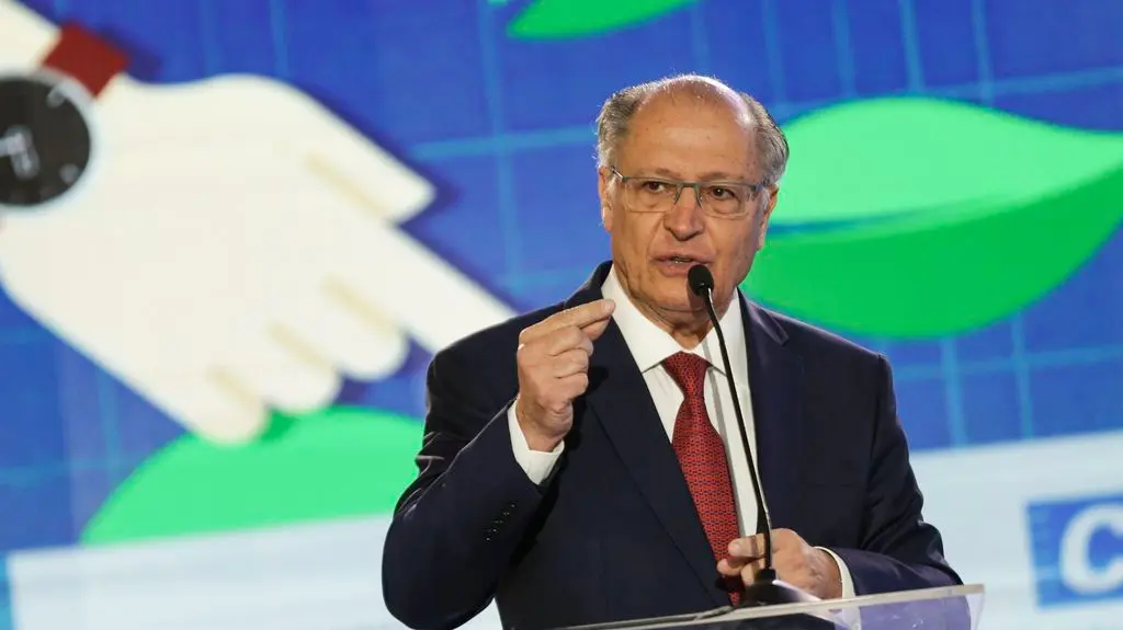 Alckmin critica taxação de aço brasileiro por Trump e pede diálogo antes de retaliar