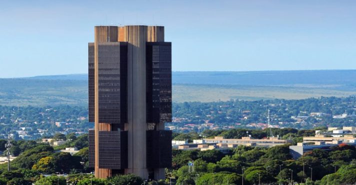 Banco Central Resiste a Apelos Populistas em Tempos de Crescimento Fiscal Acelerado