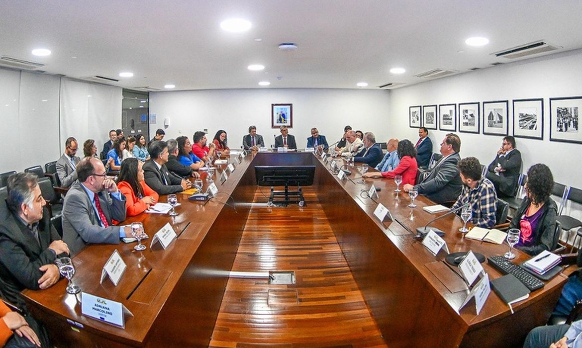 Centrais Sindicais Defendem Isenção do Imposto de Renda Sobre Participação nos Lucros em Reunião com Haddad