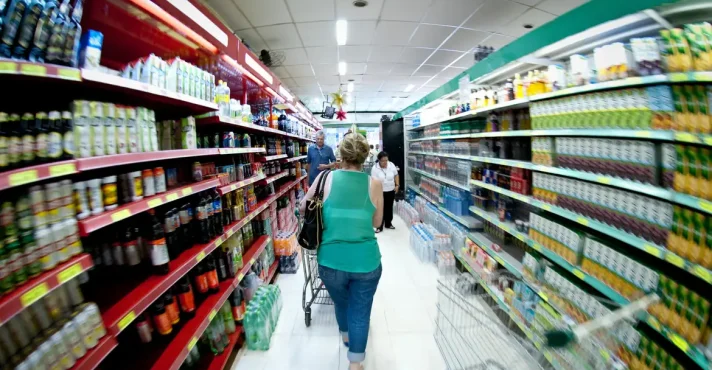 Cesta básica tem aumento em 14 capitais, com São Paulo liderando custo alto