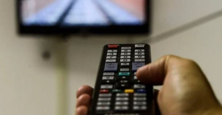 Crise na TV por Assinatura: Setor Enfrenta Redução Histórica de Clientes e Mudança de Comportamento