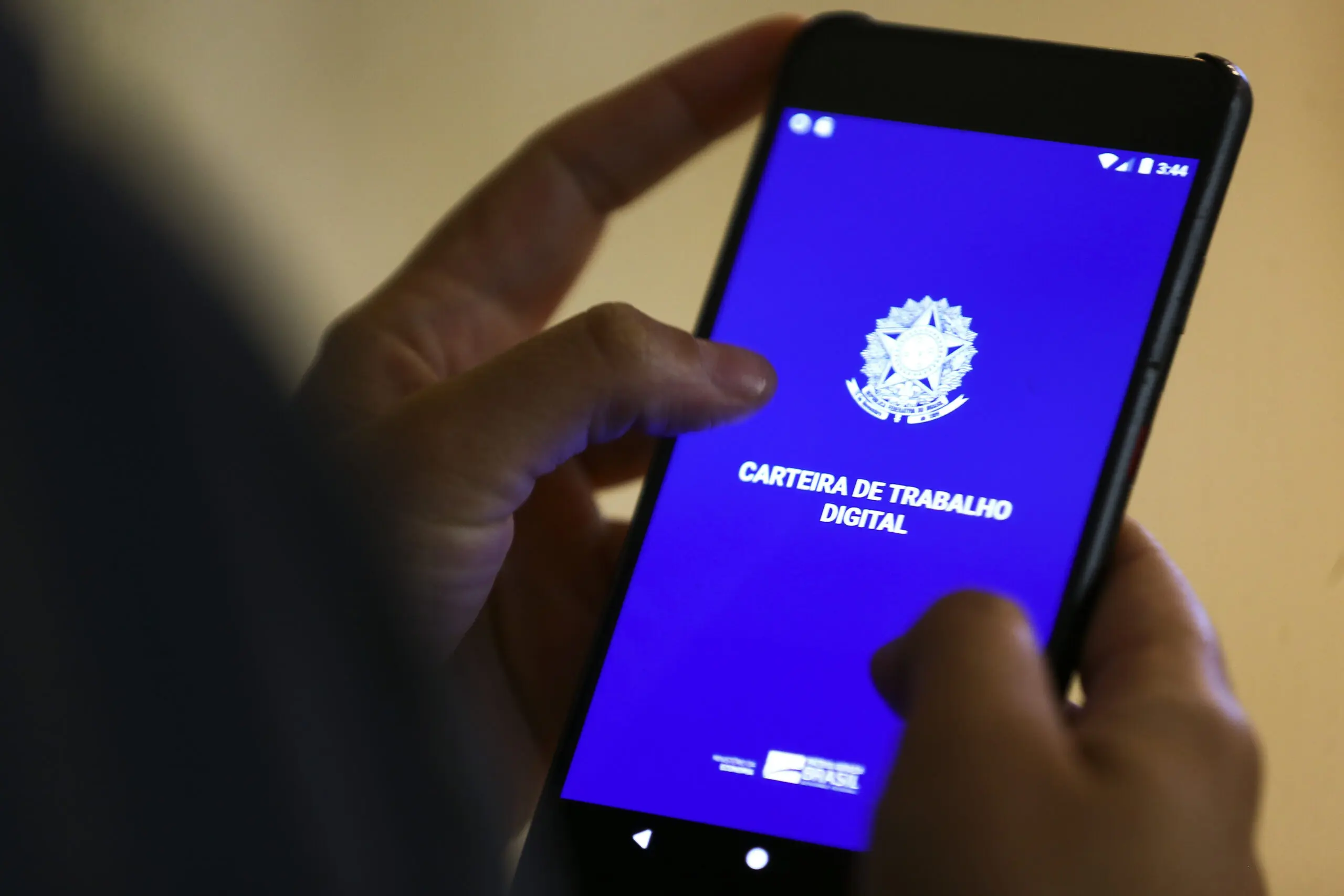 Empréstimos consignados para CLT alcançam R$ 340 milhões em poucos dias após lançamento