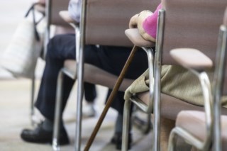 Escassez de Vagas e Preços Elevados em Lares de Idosos Privados: Uma Crise Emergente em Portugal