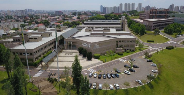 Federacao das Indústrias do Paraná Lança Programa para Reduzir Dependência de Assistência Social