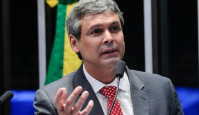 Lindbergh Farias acusa Campos Neto de ser culpado pela alta da Selic