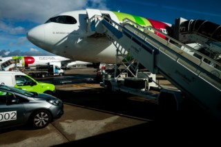 Lucro da TAP cai 70% em 2024 devido a provisões e perdas cambiais