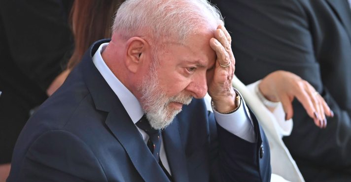 O governo Lula enfrenta queda acentuada de popularidade e possível inflação