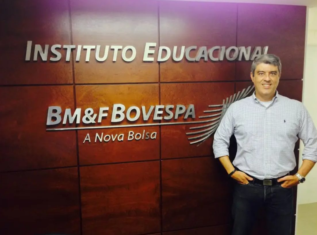 André Machado: do isolamento à fortuna no mercado financeiro através da leitura