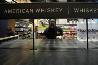 Bruxelas retalia tarifas americanas em aço e alumínio com medidas de 26 bilhões de euros