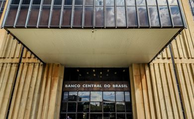 Haddad reafirma confiança em crescimento do PIB acima de 2% apesar de revisão do BC