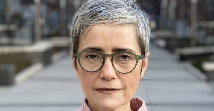 Governo Lula homenageia Débora Diniz, defensora do aborto com o Prêmio Mulheres e Ciência