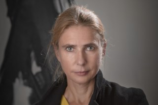 Primeiro Capítulo de <em>Mania</em>, o Novo Romance de Lionel Shriver Revela Conflitos Culturais