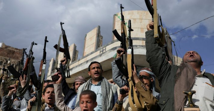 Estados Unidos lançam ataques contra o grupo Houthi em resposta a ameaças ao comércio global