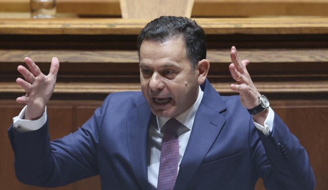 Crise política em Portugal: Governo de Montenegro à beira da queda enquanto eleições se aproximam