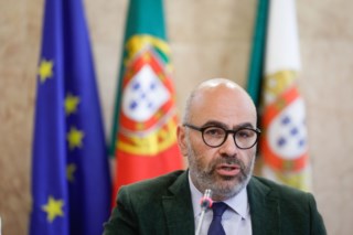 Miguel Pinto Luz responsabiliza PS por crise política e pede trabalho conjunto