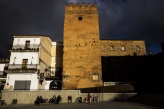 Cáceres: A Interseção Entre História e Arte Contemporânea na Estremadura