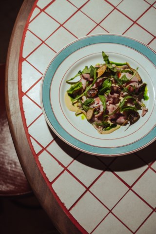 Gancho: A nova taberna de Louise Bourrat traz receitas familiares e um toque vintage a Alfama